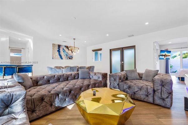 Interior, Living room, Pendant Lights, Recessed Lighting, Wood Texture Flooring