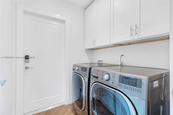 Interior, Washer, Wood Texture Flooring