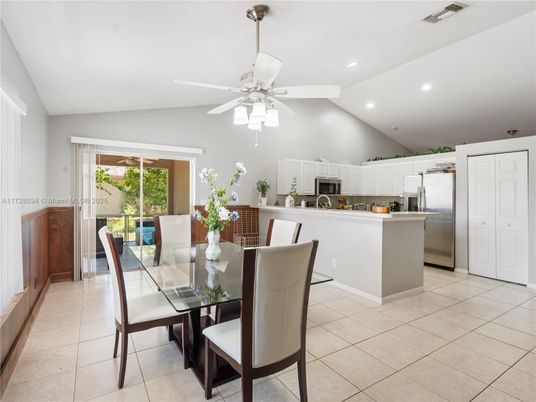 Dining room, Interior, Kitchen, Recessed Lighting