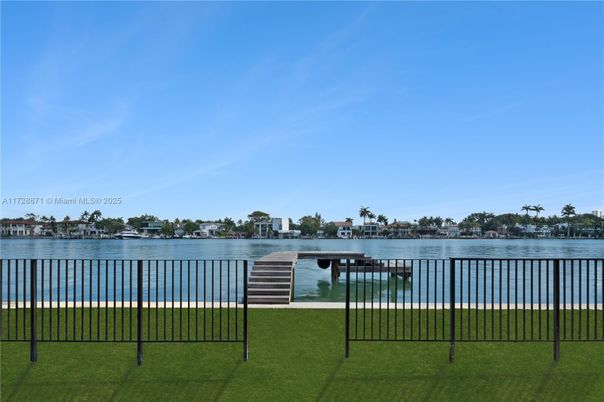 Exterior, Lake