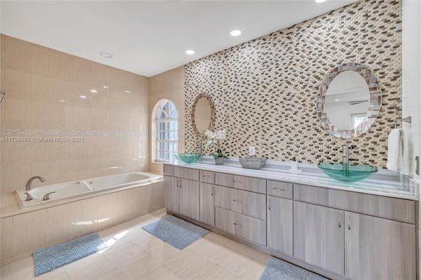 Bathroom, Dual Sink Vanities, Interior, Recessed Lighting