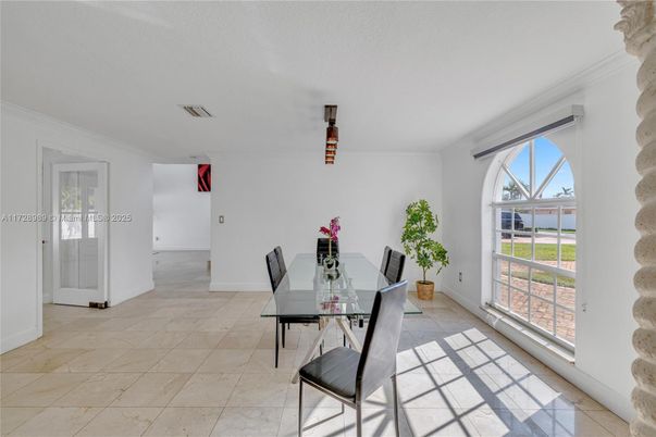 Dining room, Interior