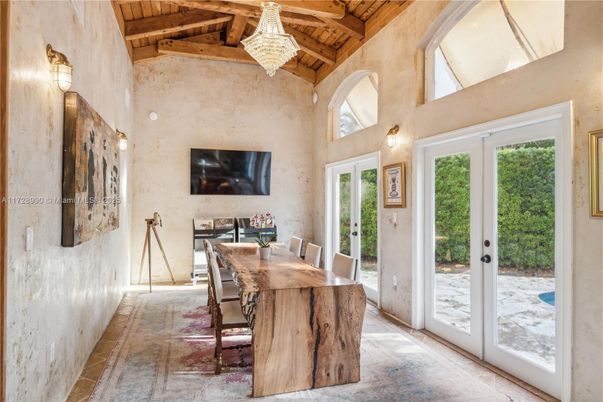 Chandelier, Dining room, Interior, Pendant Lights, Wooden Beams, Wooden Ceilings