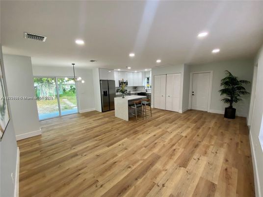 Dining room, Interior, Kitchen, Pendant Lights, Recessed Lighting, Wood Texture Flooring