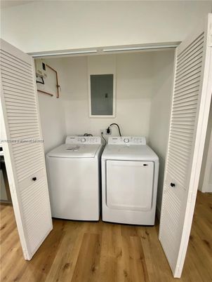 Interior, Utility Closets, Washer, Wood Texture Flooring