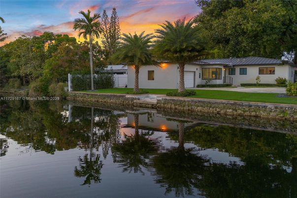 Exterior, Lake