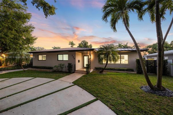 Backyard, Exterior, Facade, Solar Panels, Ranch