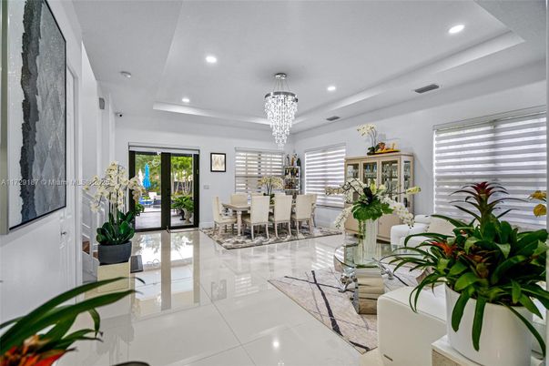 Chandelier, Dining room, Interior, Recessed Lighting