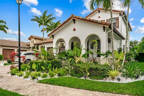 Attached, Exterior, Facade, Spanish Mediterranean