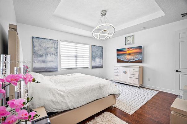 Bedroom, Interior, Pendant Lights, Wood Texture Flooring