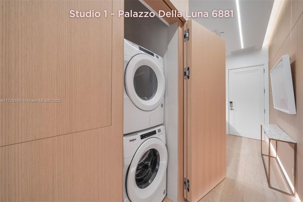 Interior, Utility Closets, Washer, Wood Texture Flooring