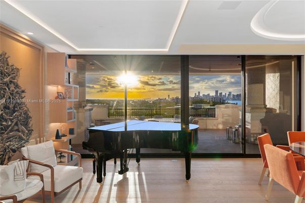 Interior, Piano, Recessed Lighting, Wood Texture Flooring
