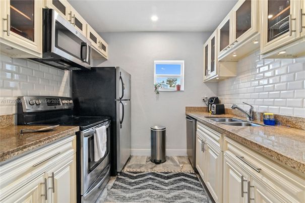 Interior, Kitchen, Recessed Lighting, Washer