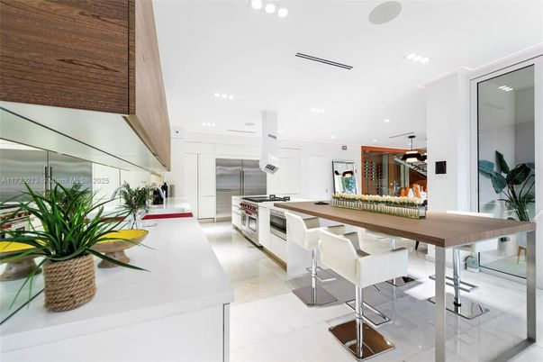 Dining room, Interior, Kitchen, Pendant Lights, Recessed Lighting, Stainless Steel Appliances