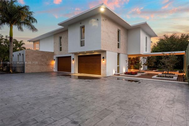 Attached, Exterior, Facade, Modern