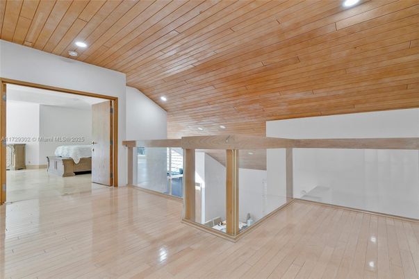 Empty room, Interior, Recessed Lighting, Wooden Ceilings, Wood Texture Flooring