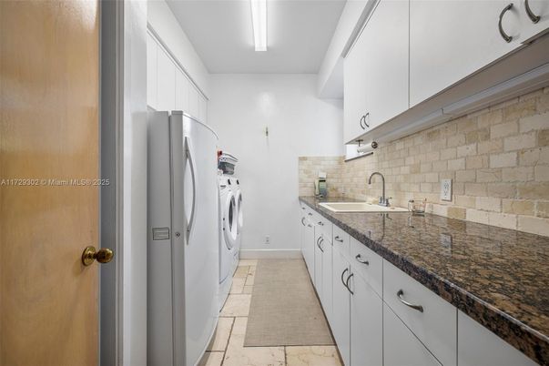 Interior, Kitchen, Stone Walls, Washer