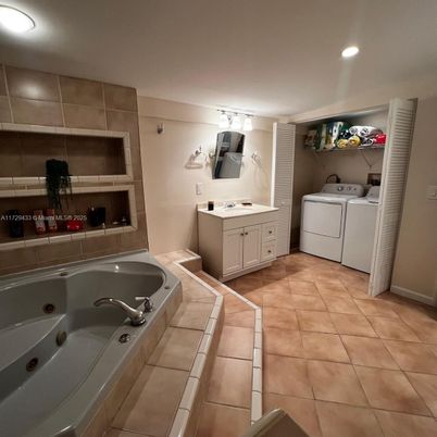 Bathroom, Interior, Recessed Lighting, Washer