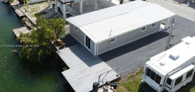 Exterior, Drone