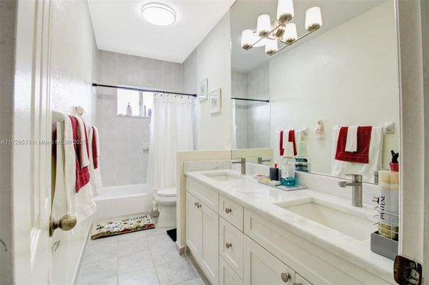Bathroom, Dual Sink Vanities, Interior