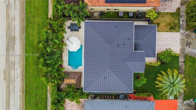 Exterior, Drone