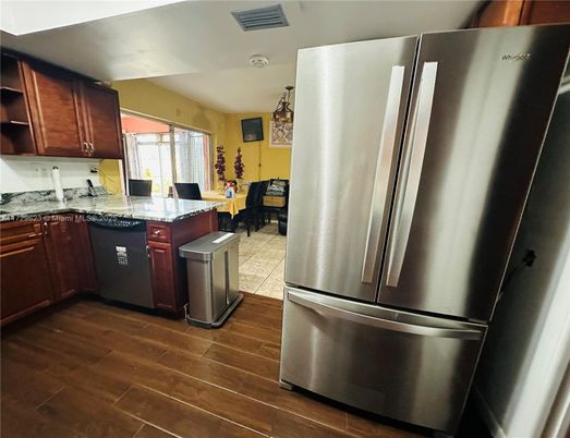 Dining room, Interior, Kitchen, Stainless Steel Appliances, Wood Texture Flooring