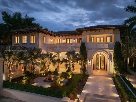 Exterior, Facade, Mediterranean