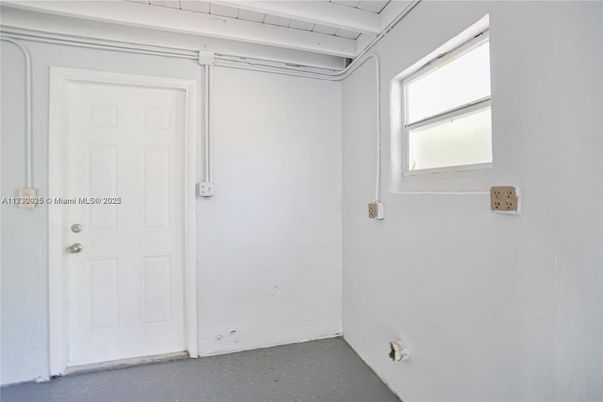 Empty room, Interior