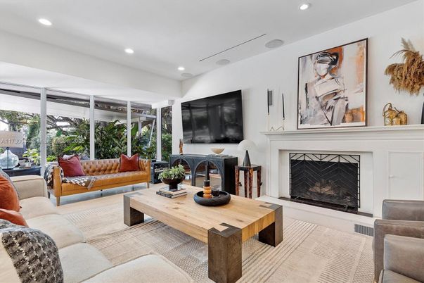 Fireplace, Interior, Living room, Recessed Lighting