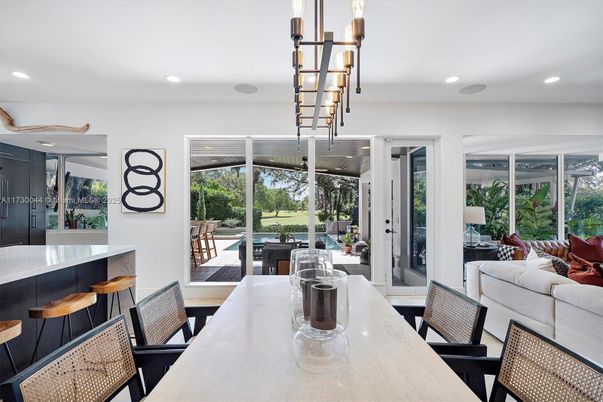 Dining room, Interior, Pendant Lights, Recessed Lighting