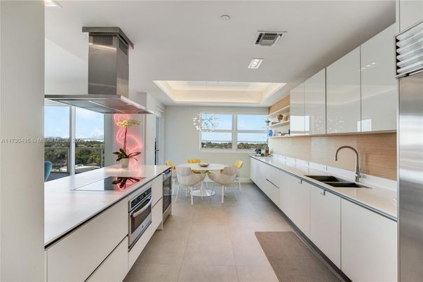 Dining room, Interior, Kitchen, Pendant Lights, Stainless Steel Appliances, Water