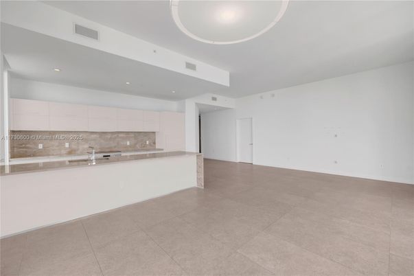 Empty room, Interior, Kitchen, Recessed Lighting