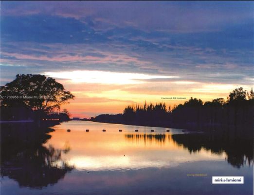 Exterior, Lake