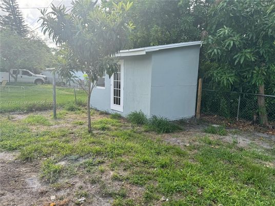 Backyard, Exterior