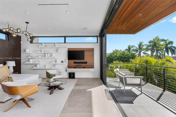 Interior, Living room, Pendant Lights, Recessed Lighting