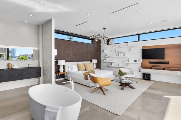Bathroom, Free Standing Baths, Interior, Living room, Pendant Lights, Recessed Lighting