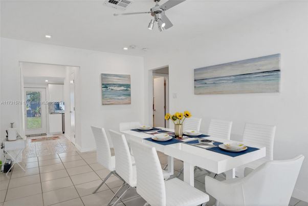 Dining room, Interior, Recessed Lighting