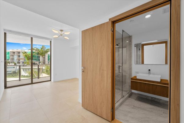 Bathroom, Glass Shower, Interior, Pendant Lights, Recessed Lighting