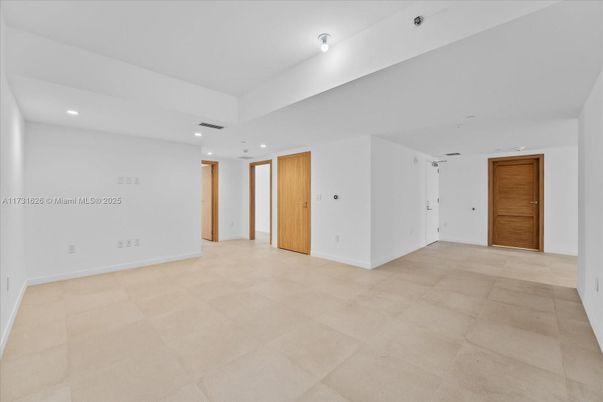 Empty room, Interior, Recessed Lighting