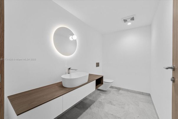 Bathroom, Dual Sink Vanities, Free Standing Baths, Interior, Recessed Lighting