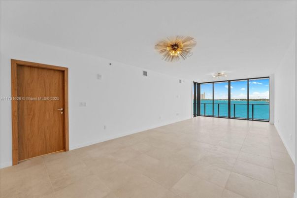 Empty room, Interior, Water