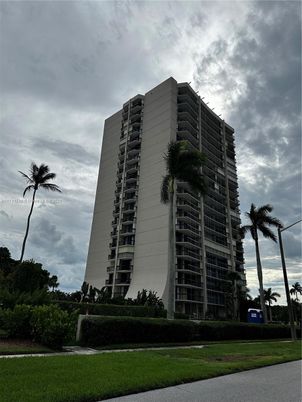 Exterior, Facade, Condo Building
