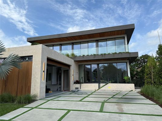 Backyard, Exterior, Facade, Modern