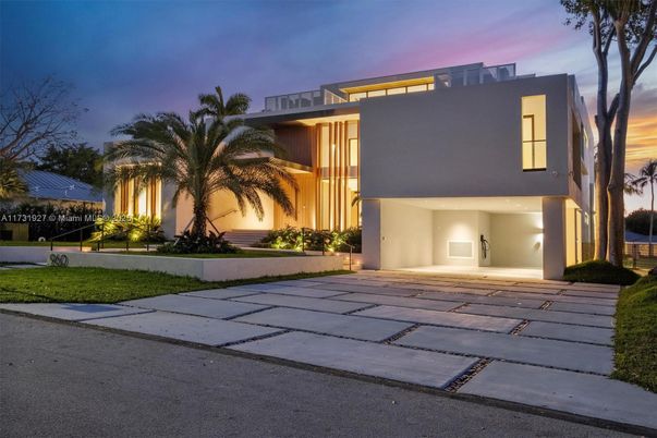 Backyard, Exterior, Facade, Modern