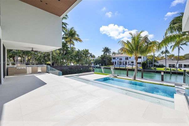 Exterior, Lake, Pool