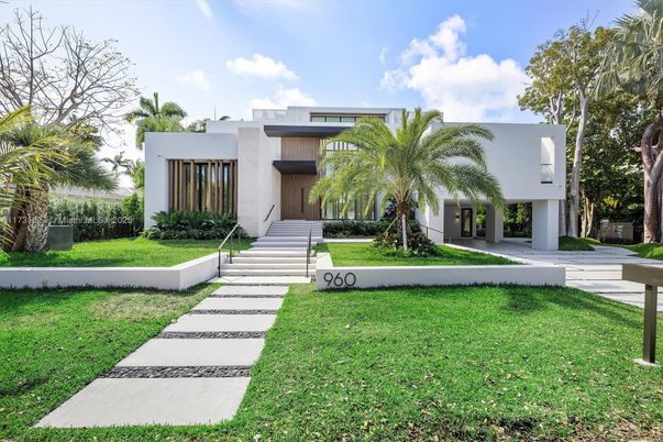 Backyard, Exterior, Facade, Modern