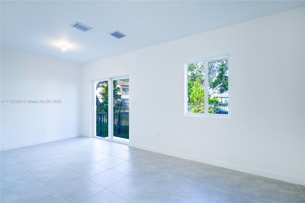 Empty room, Interior