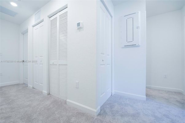 Empty room, Interior, Recessed Lighting