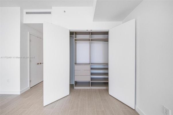 Interior, Walk-in Closets, Wood Texture Flooring