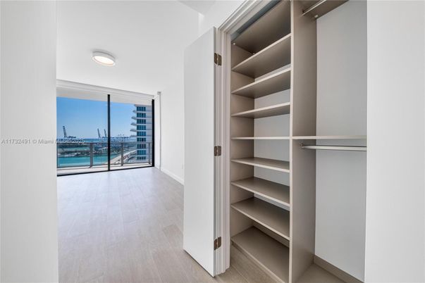Interior, Walk-in Closets, Wood Texture Flooring